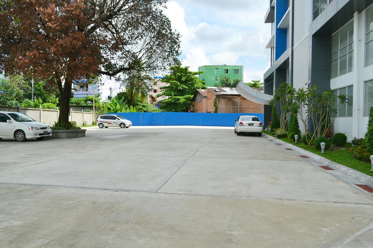 Hotel Broadway Rangum Exterior foto