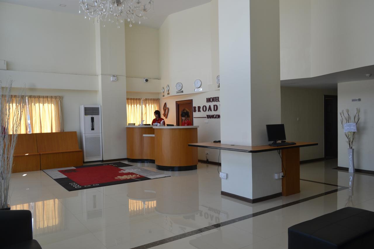 Hotel Broadway Rangum Exterior foto
