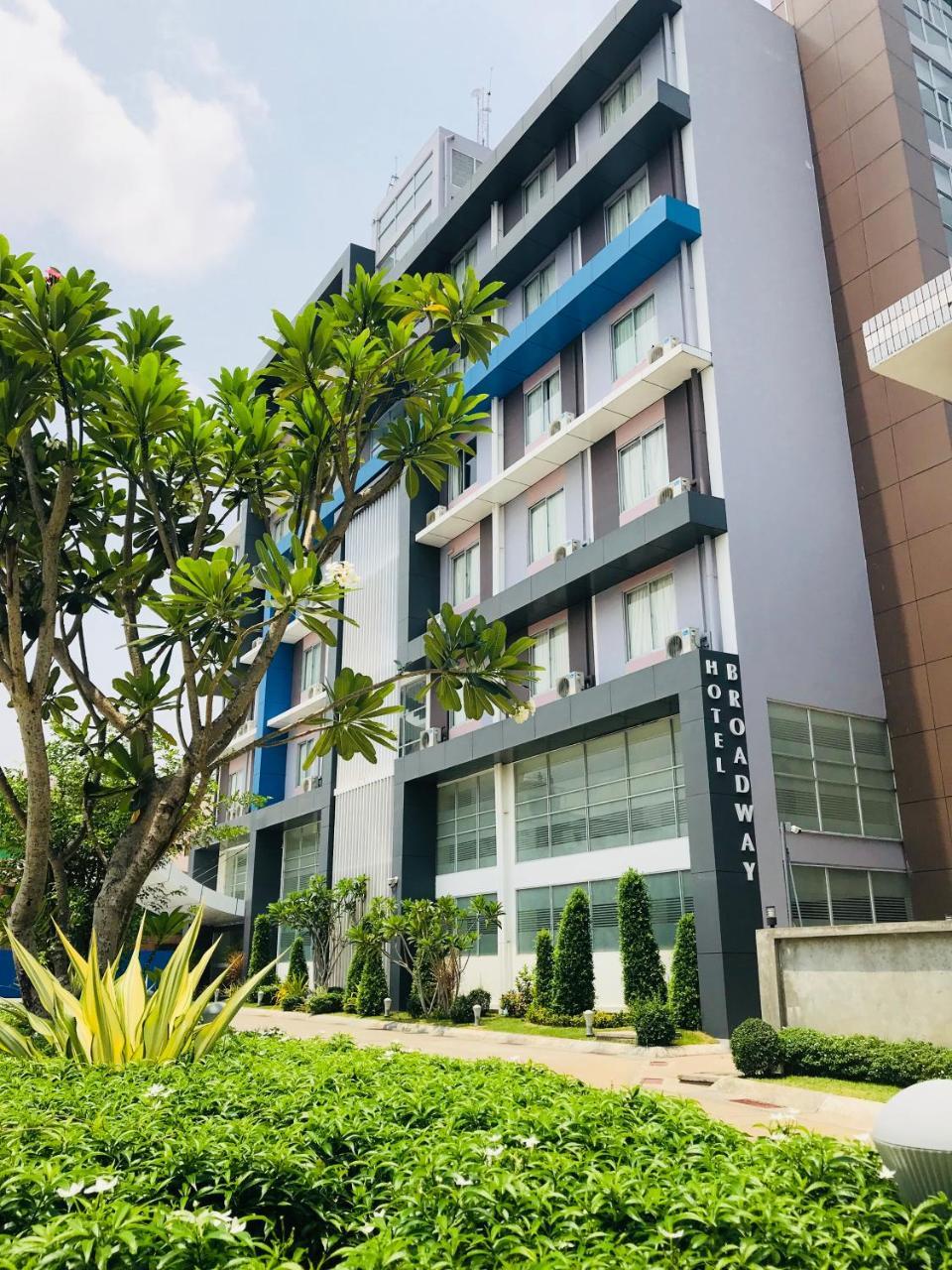 Hotel Broadway Rangum Exterior foto