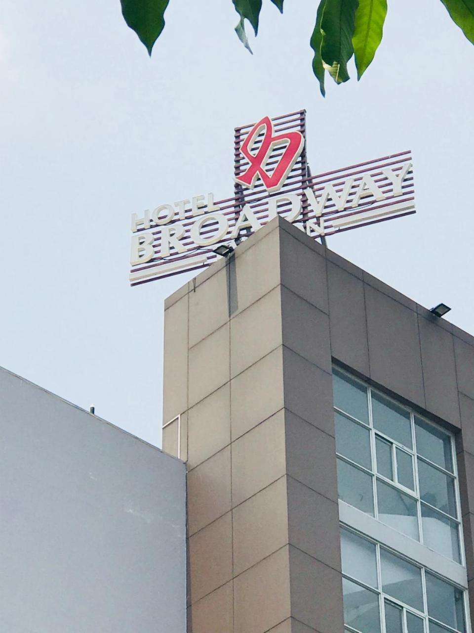 Hotel Broadway Rangum Exterior foto