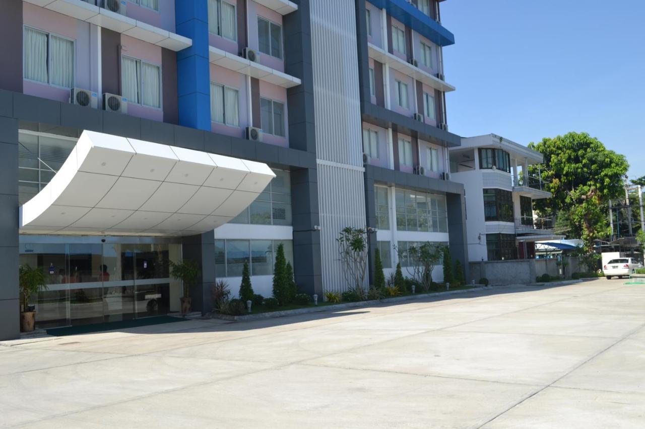 Hotel Broadway Rangum Exterior foto